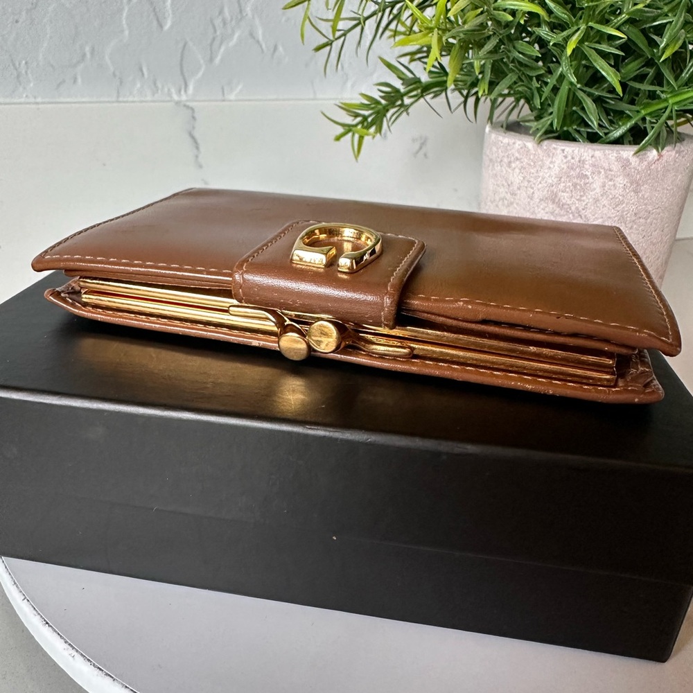 Gucci Authentic Tan Leather Bifold Wallet with Kisslock - Picture 12 of 14